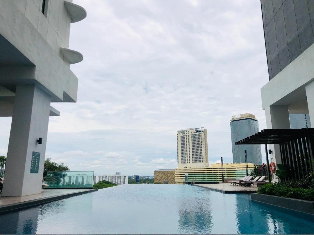 Apartamento Southkey Mosaic By Antlerzone Johor Bahru Exterior foto